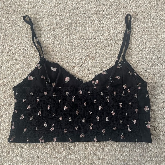 Black Floral Cropped Tank Top - Picture 3 of 3